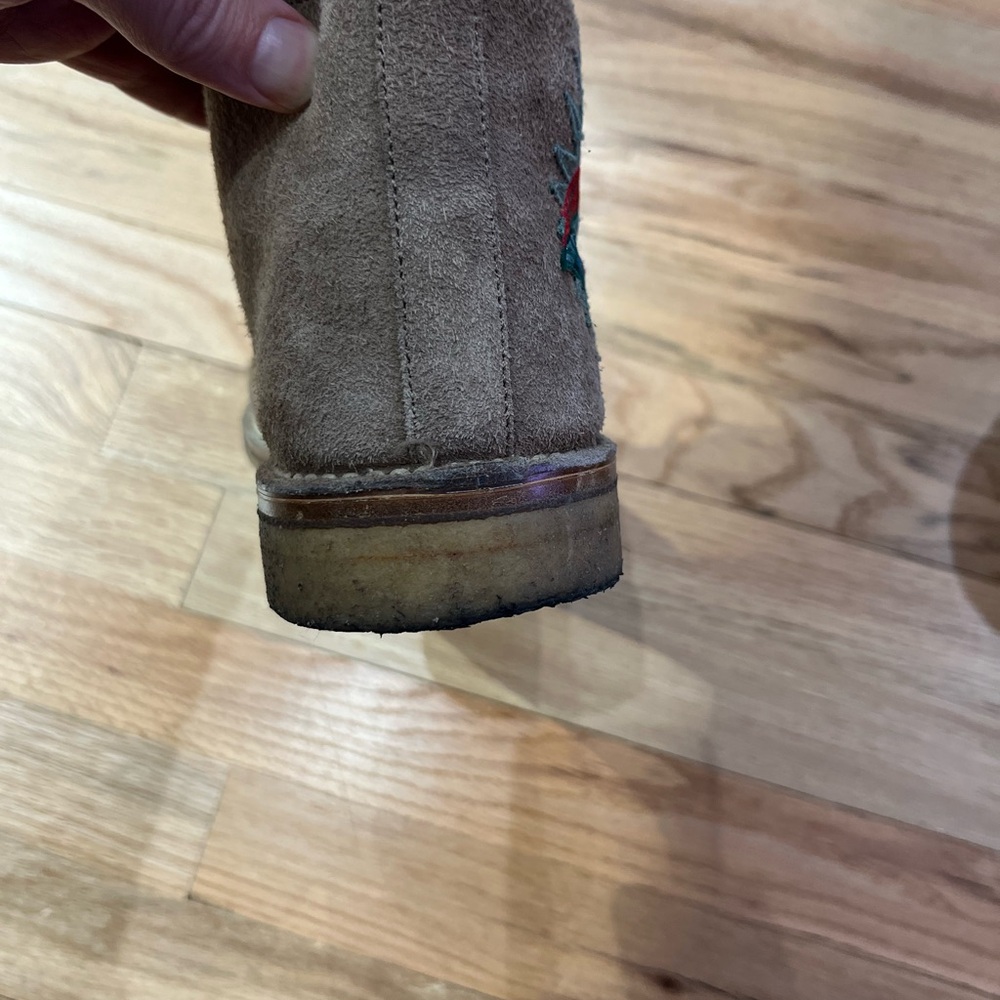 Gucci Moreau embroidered chukka boots.
Size 8.5 Gucci - 9.5 US - Picture 8 of 11